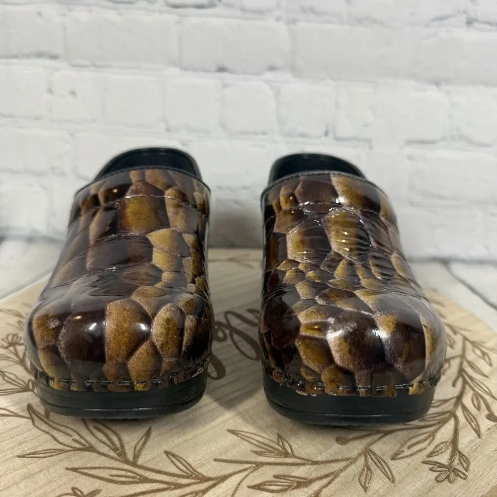 Dansko Sophie Clogs Women Size 36 Brown Mosaic Patent Leather Y2K Slip On Shoes